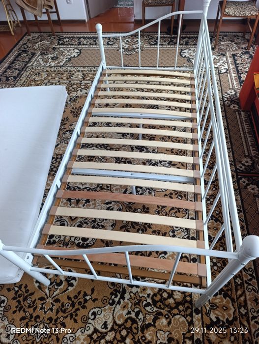 Ліжко з ламелями та матрацом 200*90