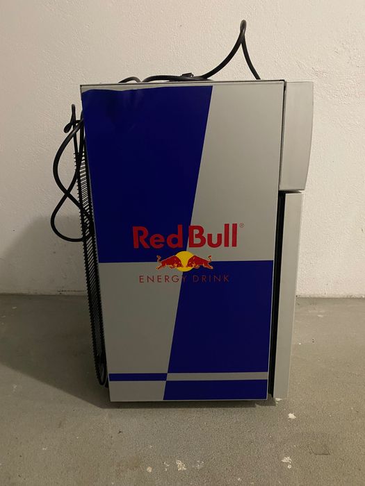 lodówka chłodziarka Red Bull do garażu biura sklepu do pokoju