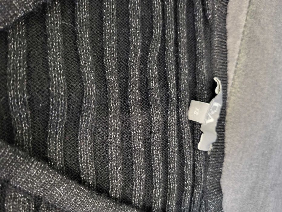 Sweter damski czarny ze srebrną nitką xs