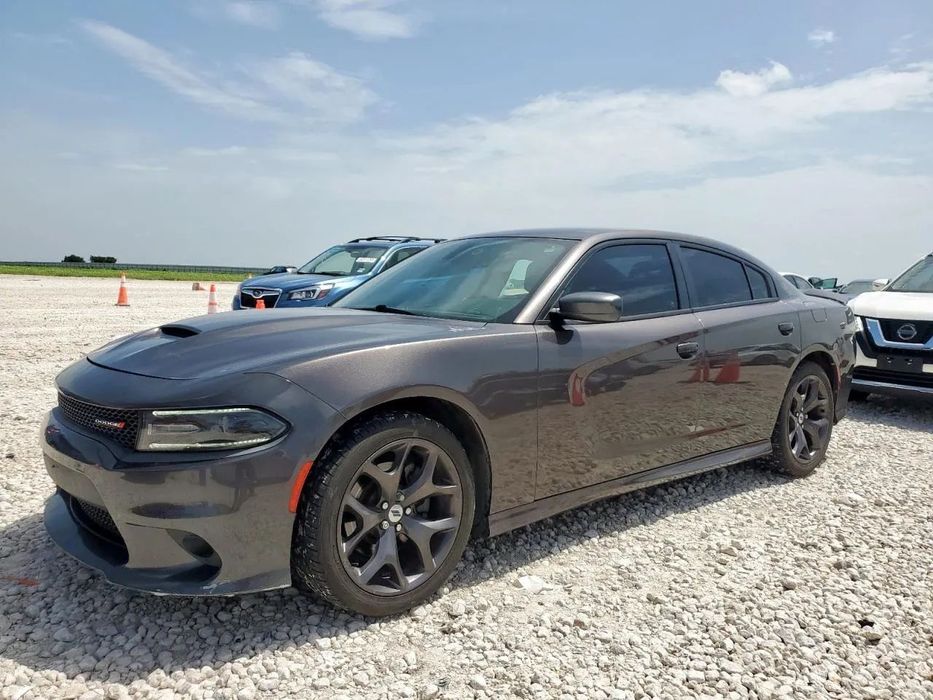 Dodge Charger Amerykański sedan z 2018 roku, w drodze do Polski