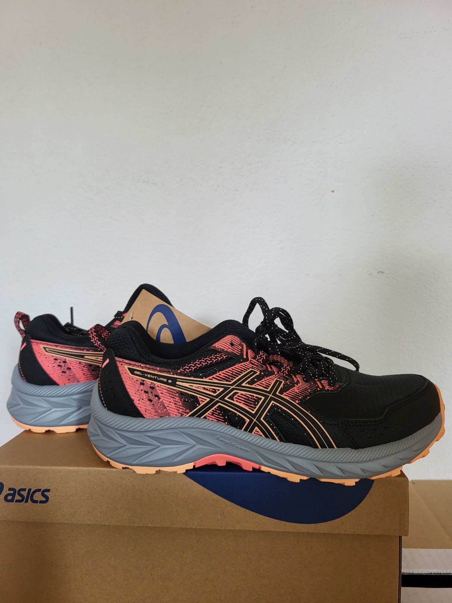 Kobiece buty górskie Asics gel-venture 9 trail roz. 39.5