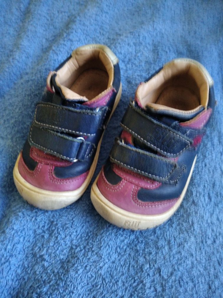 Зручне взуття для діток(кросівки, мокасини ,пінетки)21 розмір