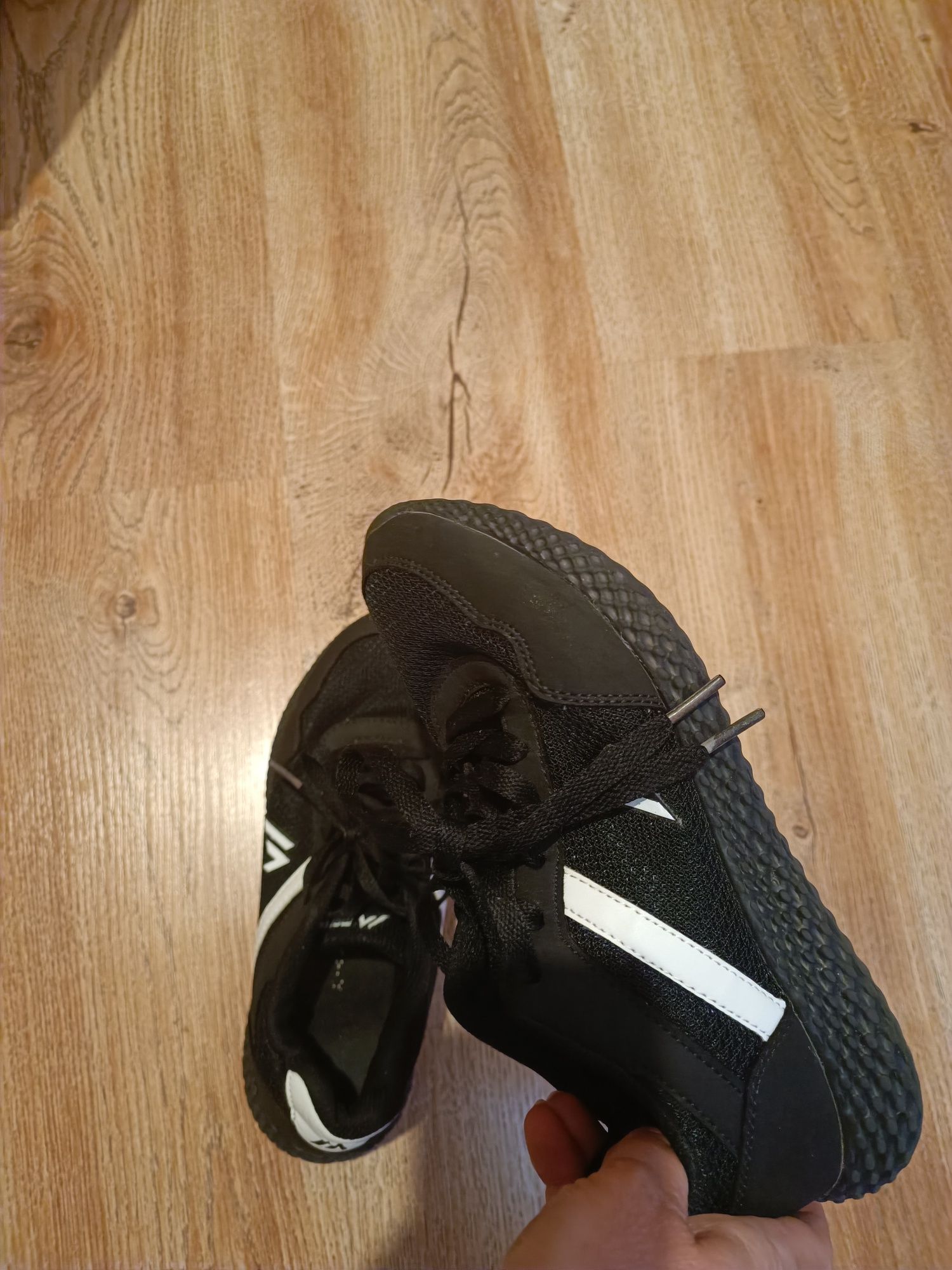 Buty sportowe z materiału Martes