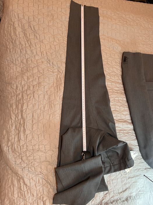 Сірі чоловічі брюки із вовни Zara.