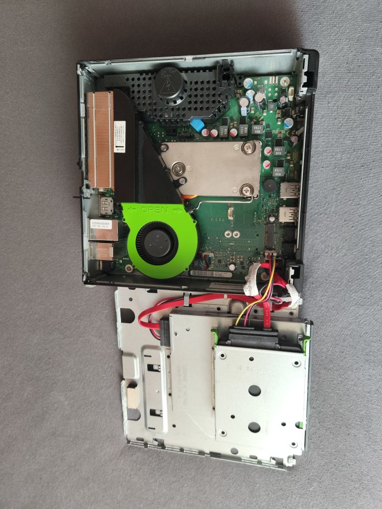 Mini komputer PC Fujitsu Esprimo Q556/2 i3 6 gen. 4GB DDR4