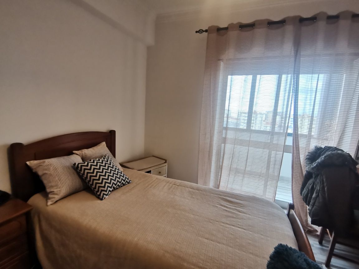 Conjunto colcha +3fronhas+ cortinado+ varão