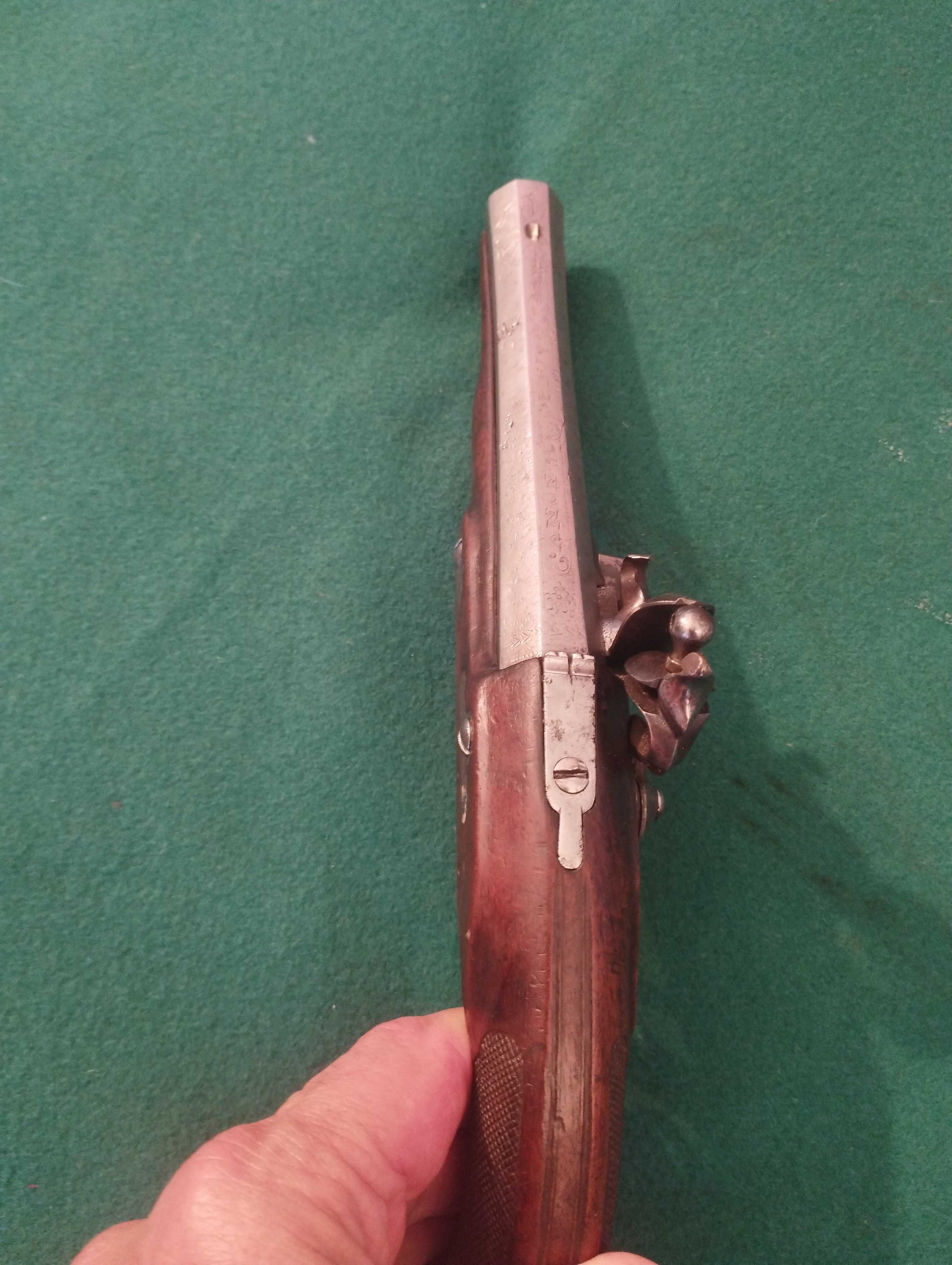 Pistola de pederneira para oficial francês, final do século XVIII