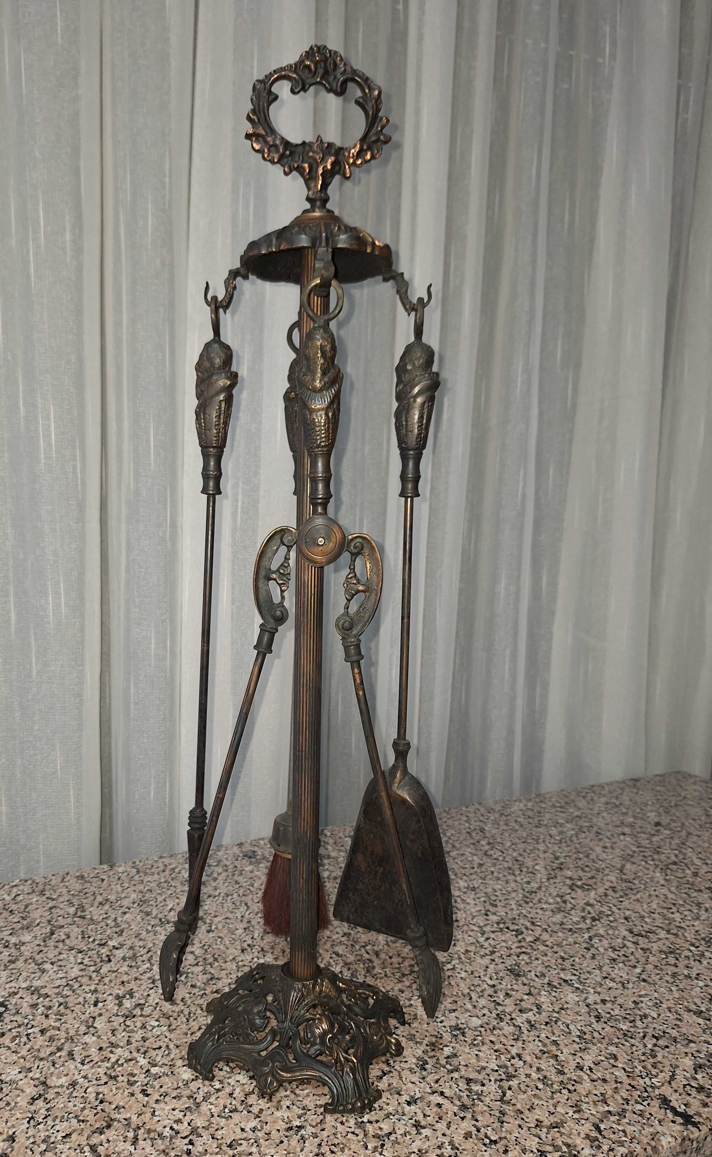 Utensílios em latão para lareira