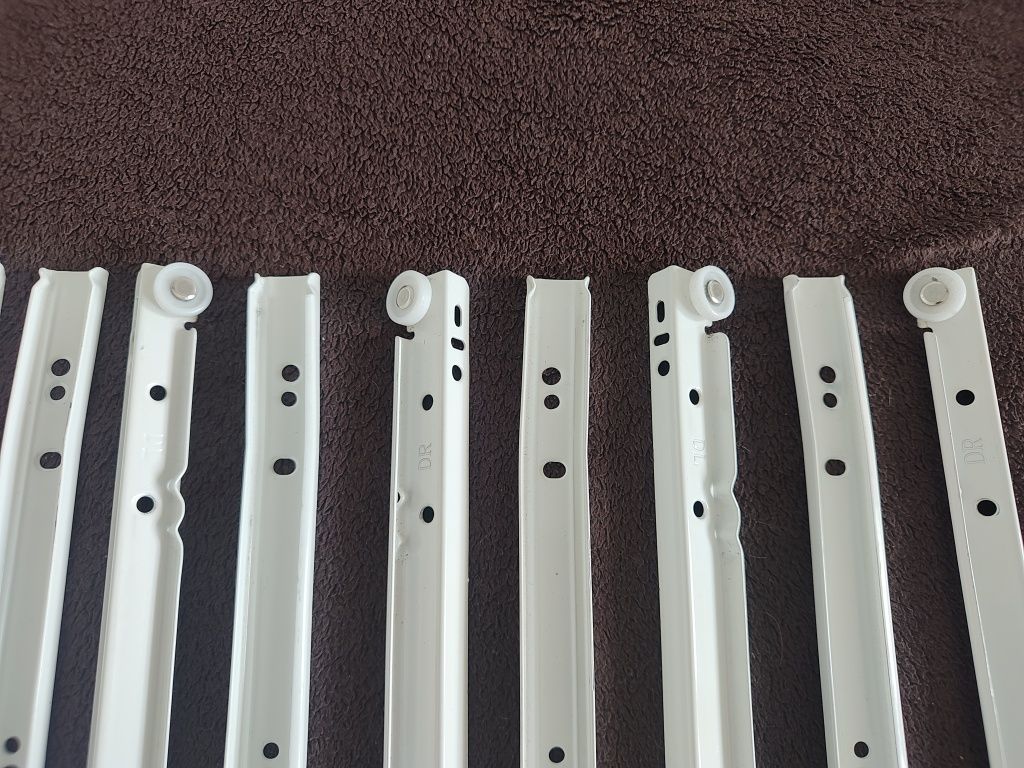 Prowadnice rolkowe szuflad Ikea Hemnes