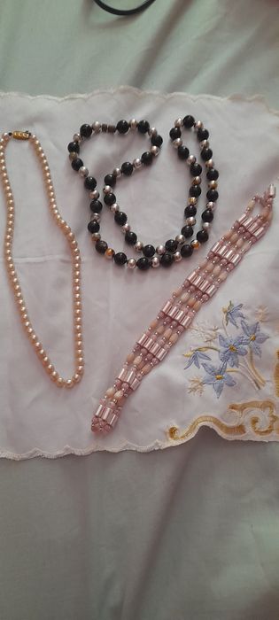 Продам бусы и браслеты