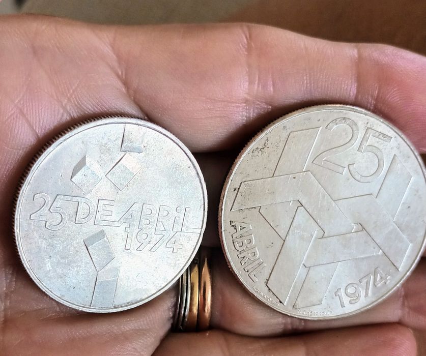 Moedas de 100$00 e 200$00 (Portugal - 25 de abril de 1974)