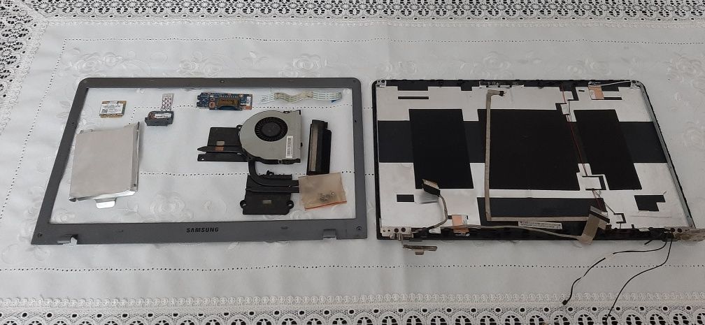 Samsung NP300E5A proc i3,kadłubek,dvd itd/opcj NP350e5c 355e5c pokryw