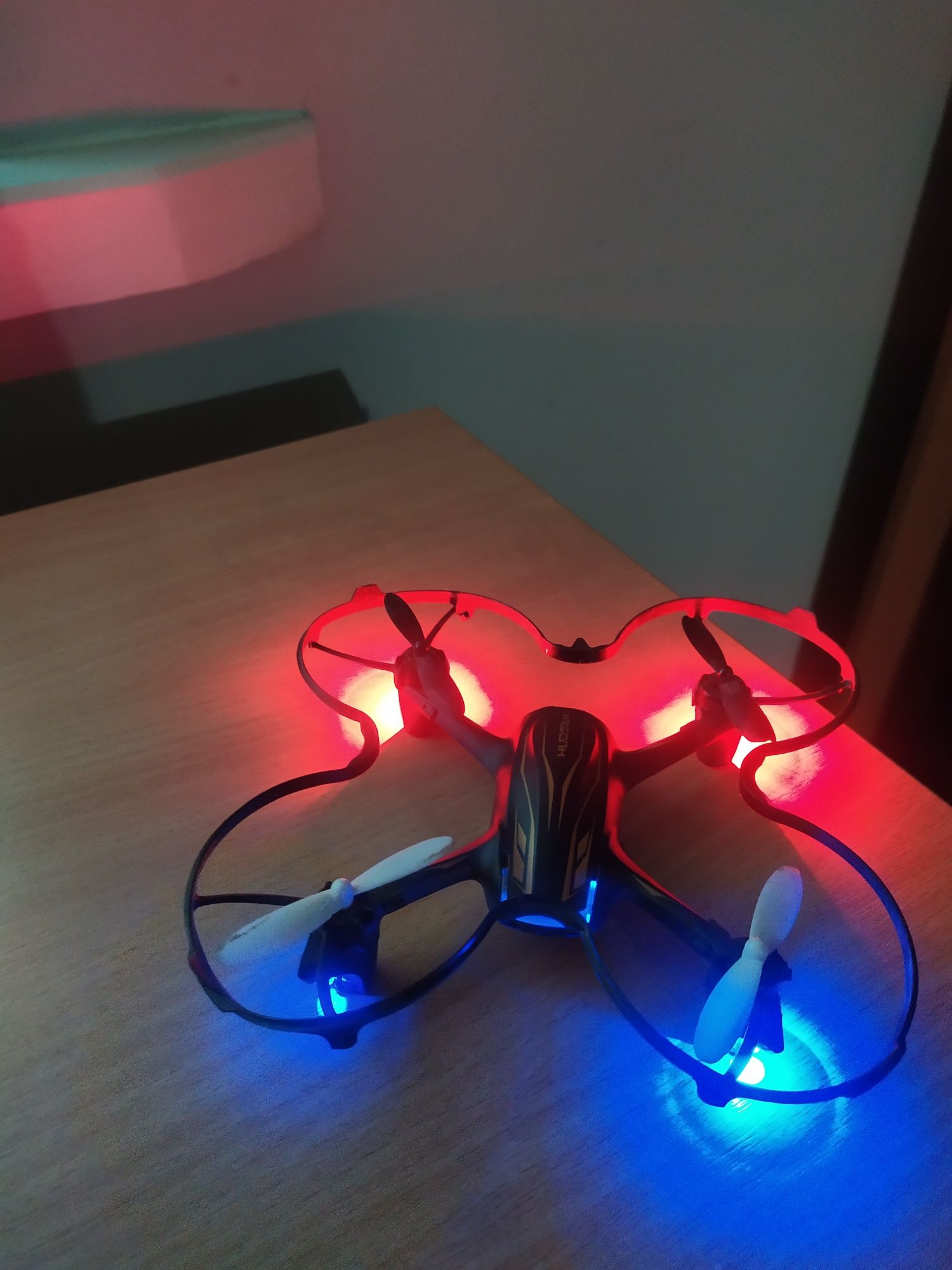 Квадрокоптер hubsan x4 plus