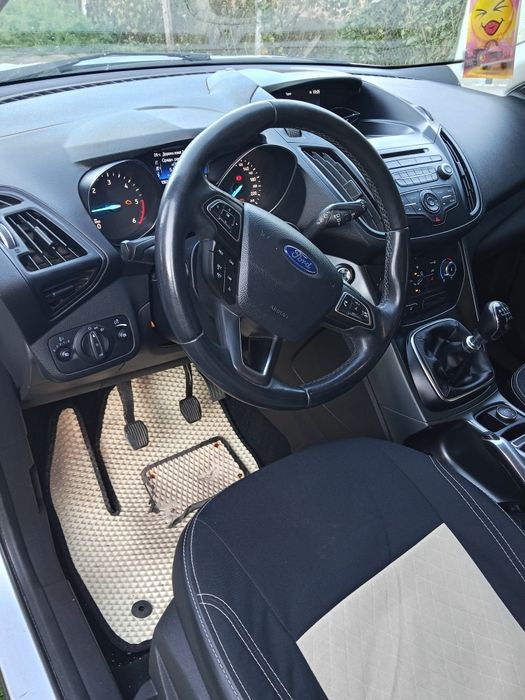 Продам автомобіль Ford Kuga 2019р.