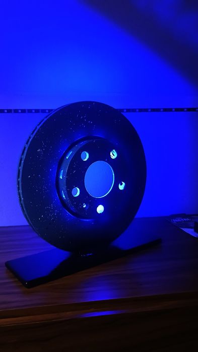 Lampa dekoracyjna z tarczy hamulcowej – unikat, LED, ręczna robota