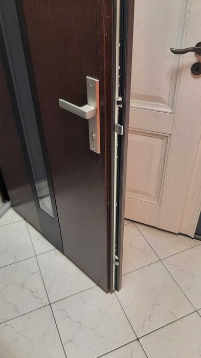 Drzwi zewnętrzne Erkado Wiener 1 dąb bagienny 90P prawe na zew.