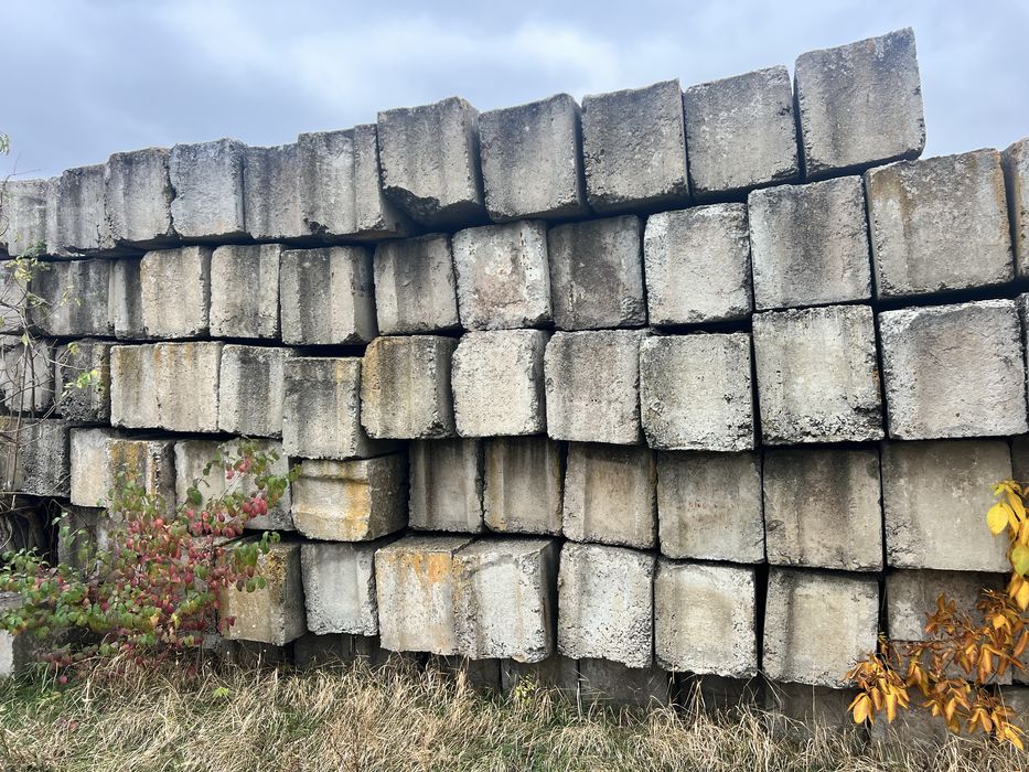 Продам блоки фундаментные в отличном состоянии