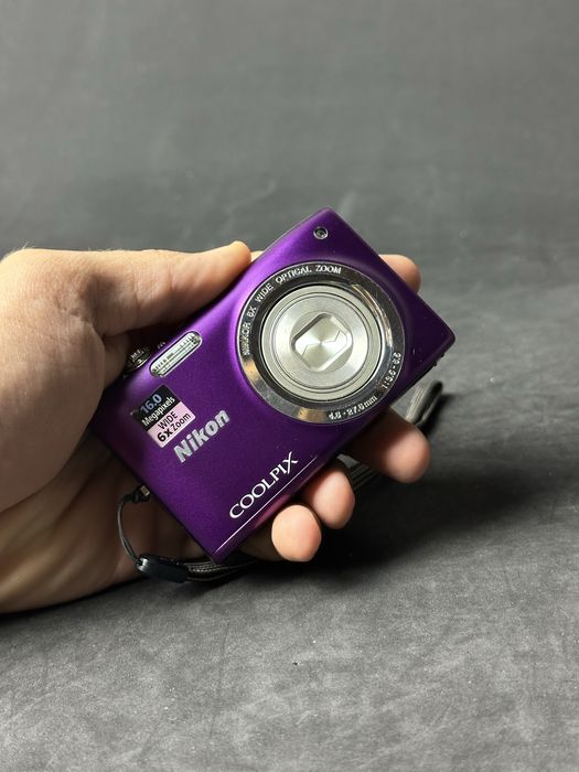 Цифровий фотоапарат Nikon S2700 в гарному стані
