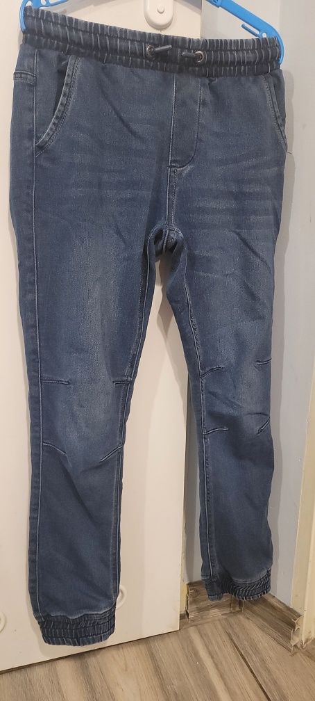 Joggery jeansowe r. 152