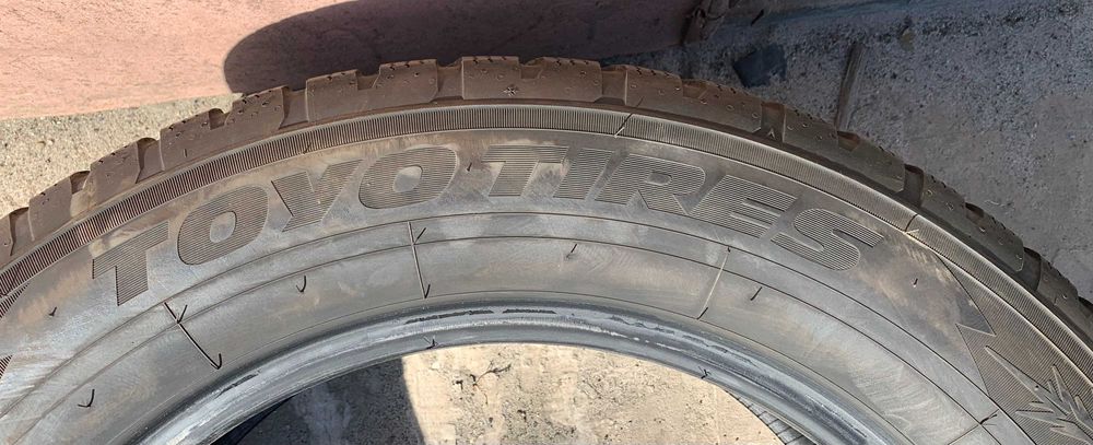 Шины б/у зима 225/60 R17  TOYO OBSERVE S944