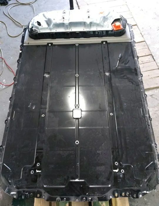 Батарея Tesla 3 Y з розбалансом вся у зборі