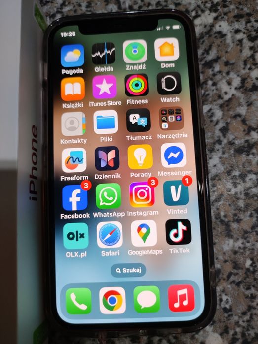 Telefon Apple iPhone 12 Red.