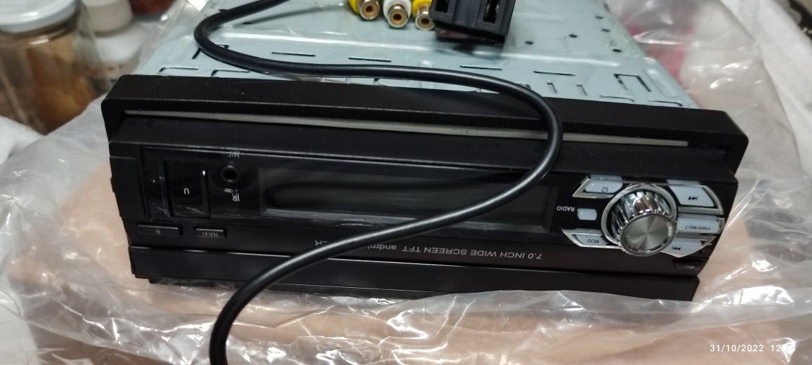 Auto rádio um dim