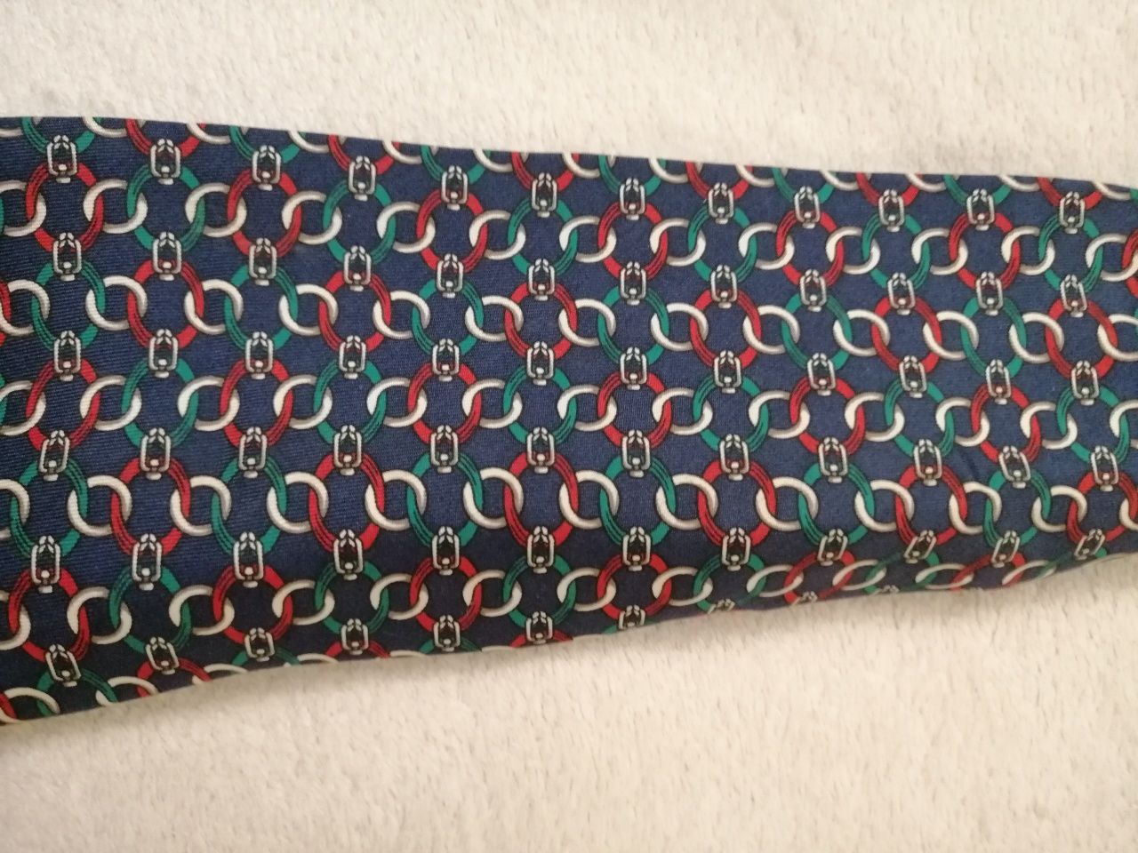 Jedwabny krawat w kolorowe wzorki