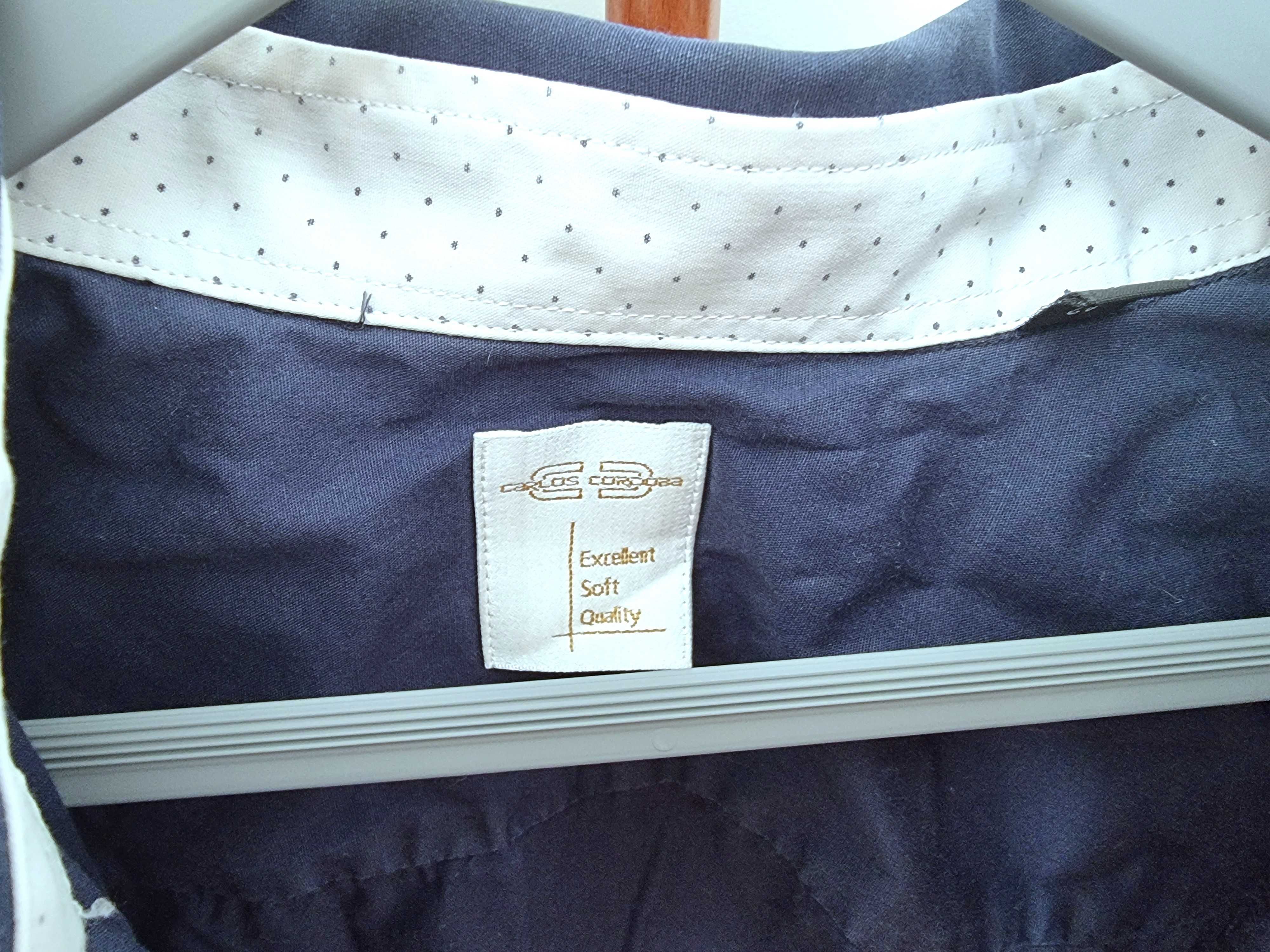 Camisa azul escura com detalhes com padrão Carlos Cordoba, 42 16 1/2