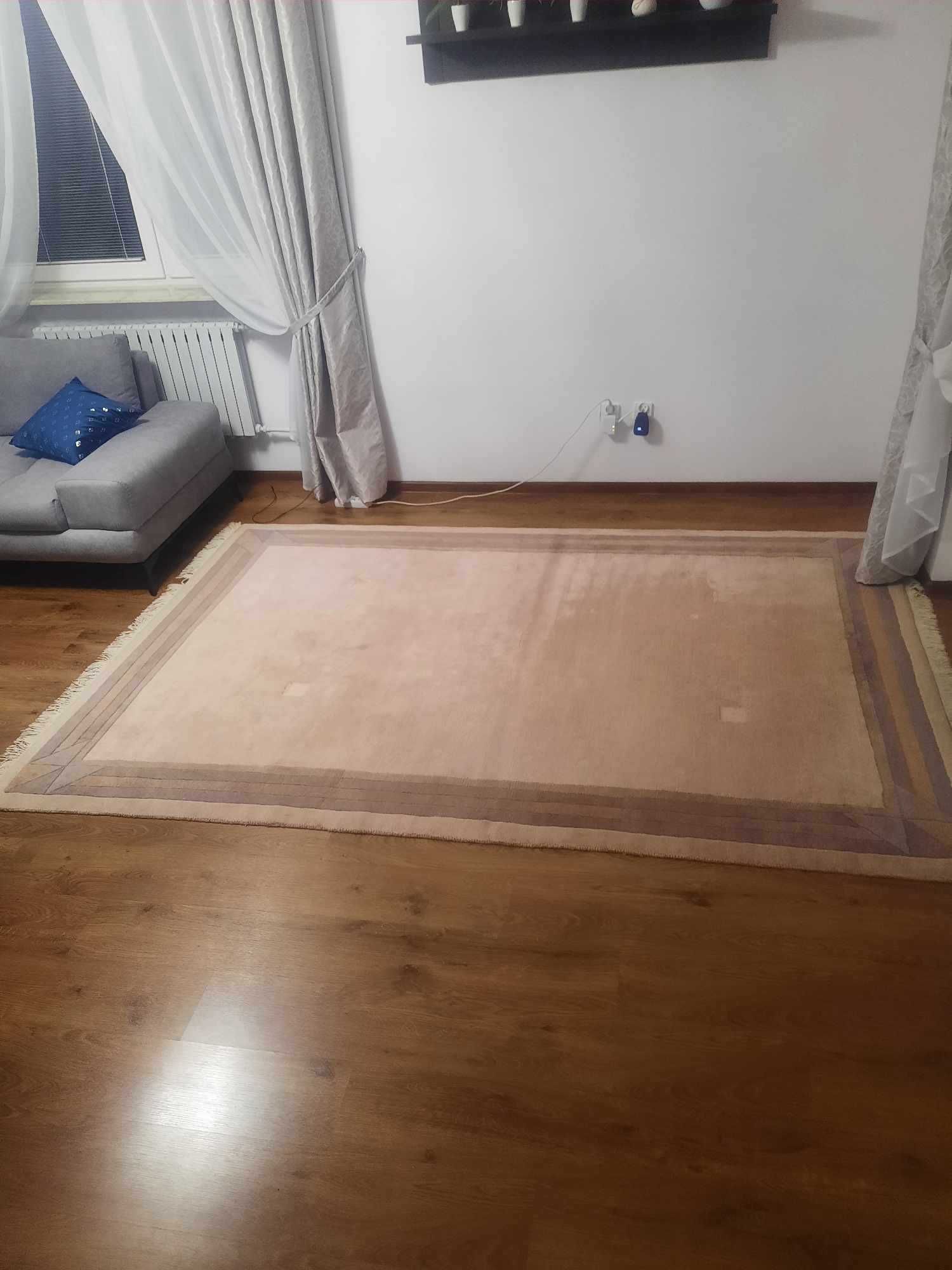 Duży wełniany dywan 200x300 cm