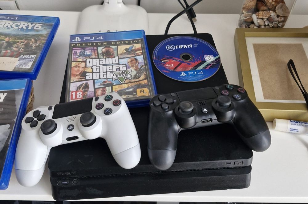 PS4 + 2 comandos + vários jogos