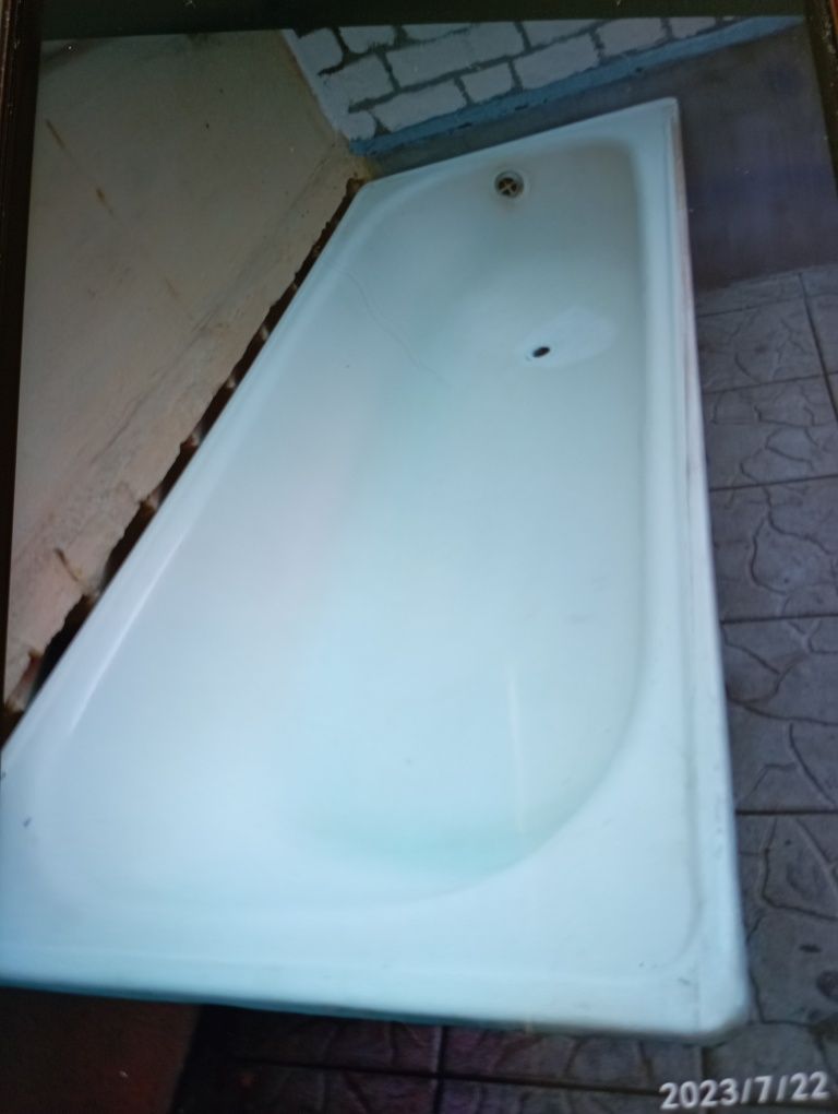 Бачек керамический для унитаза,ванна стальная ,сифон чугунный, сидения