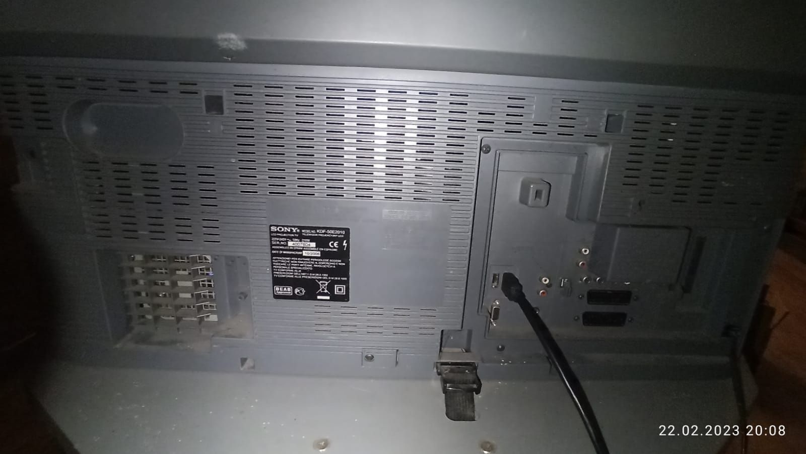 Telewizor projekcyjny LCD 50" Sony KDF-50E2010 ze stolkiiem