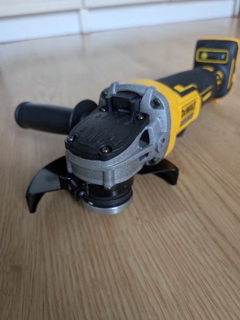 Nowa szlifierka kątowa DeWalt