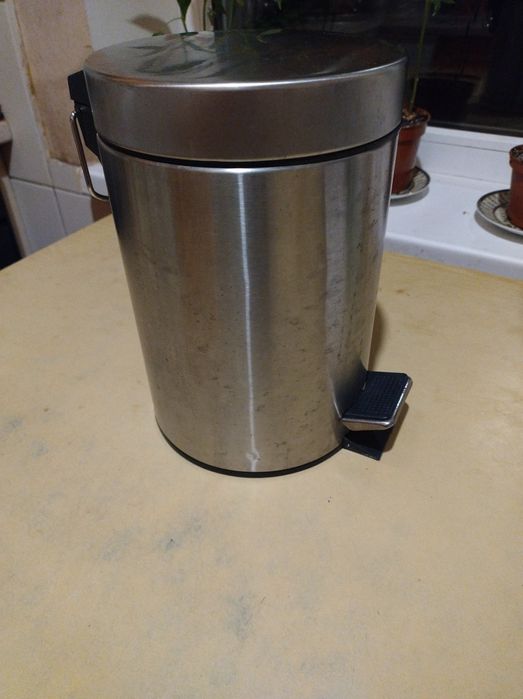 Продам ведро с педалью.