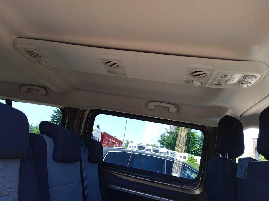 Wynajem Peugeot Traveller LONG 9 osób Toyota Proace LONG 9 osób