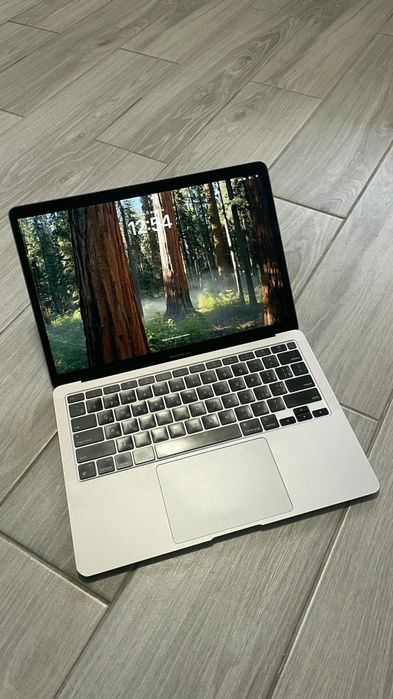 MacBook Air  M1 • 8 ГБ RAM