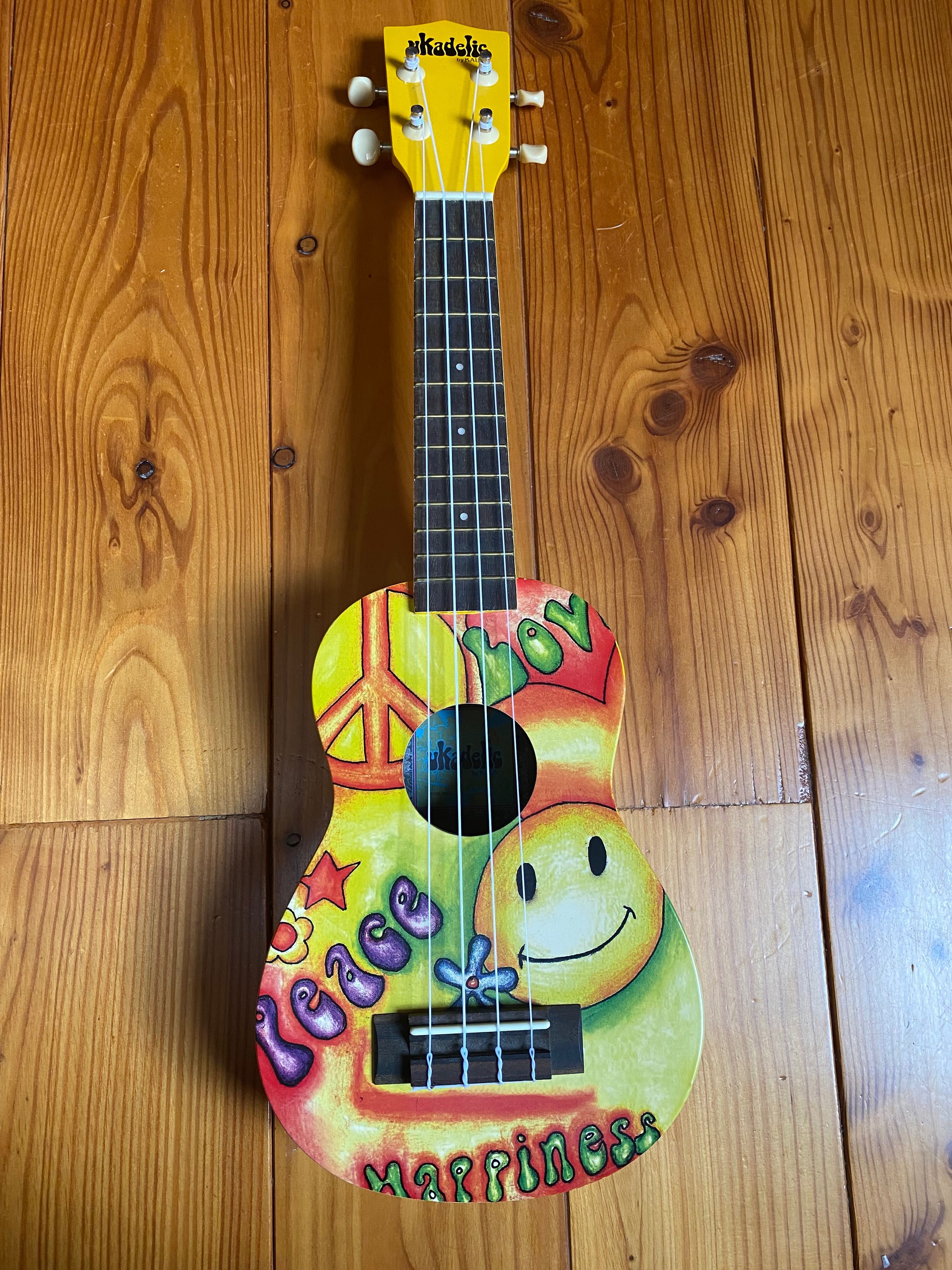 Ukulele UKADEIC BY KALA model speacelove z pokrowcem
