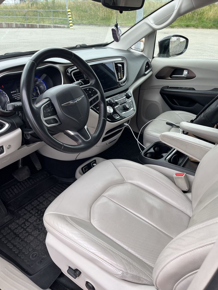 Chrysler Pacifica 8 osób Touring L