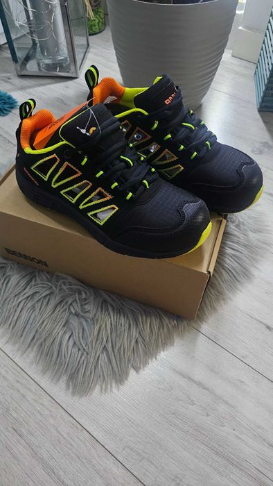 Buty robocze wzmacniane
