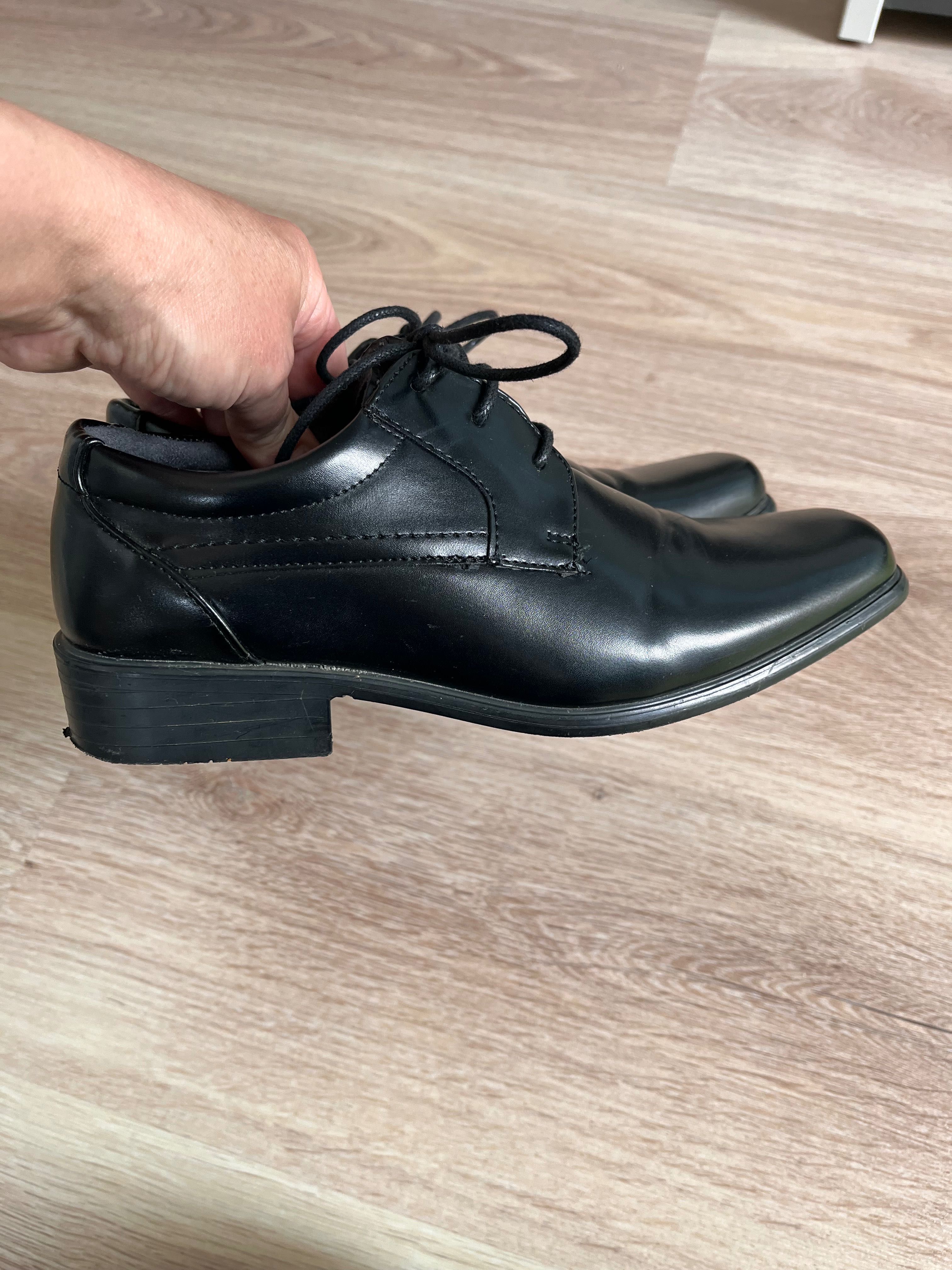 Półbuty buty chłopięce eleganckie czarne Ottimo r. 38 komunia wesele