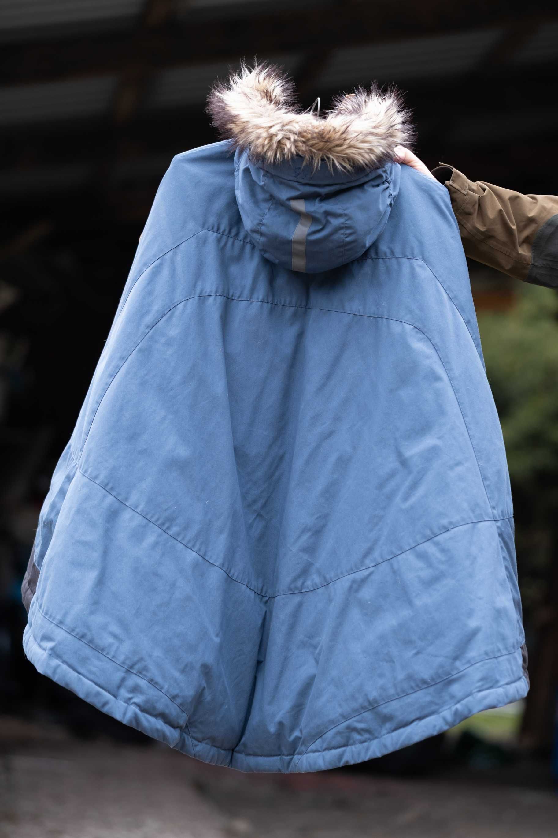 Piękne puchowe poncho skandynawskiej marki Fjallraven - Luhkka Down