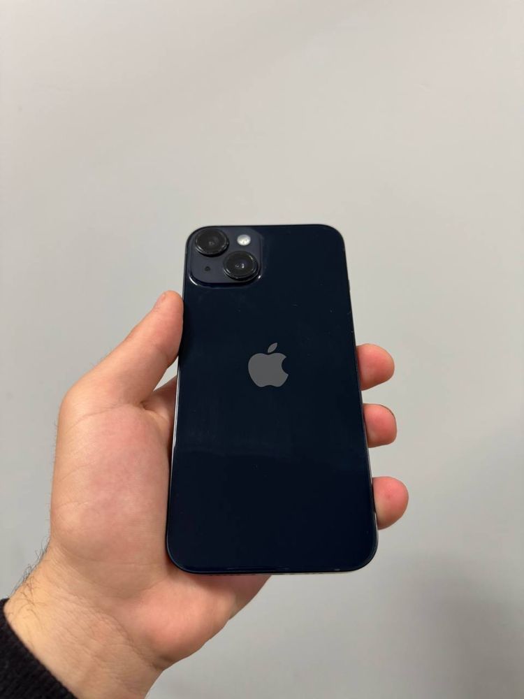 Iphone 14 бу в темньосиньому кольорі
