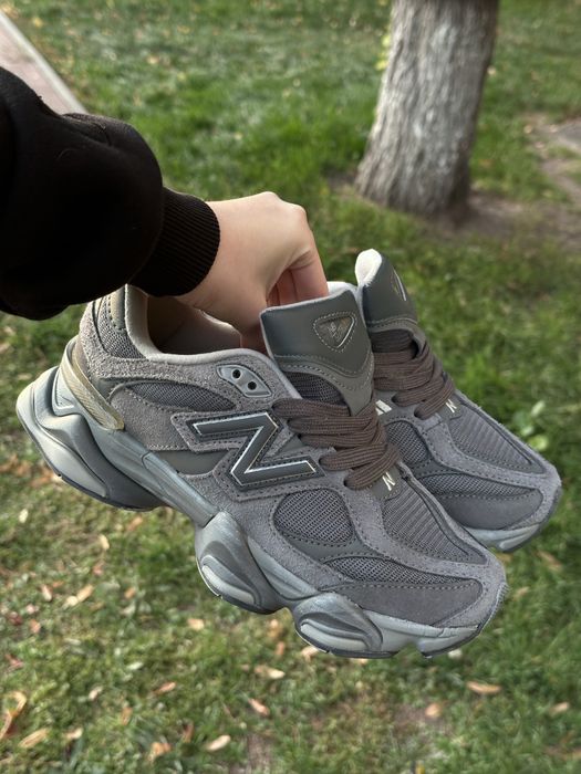 Жіночі замшеві зручні кросівки New Balance 9060 dark grey спортивні