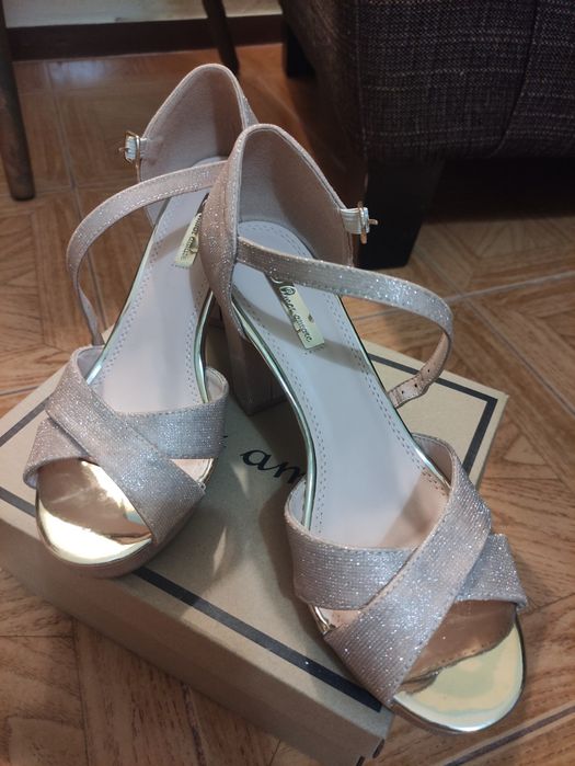 Sandálias TAM 37