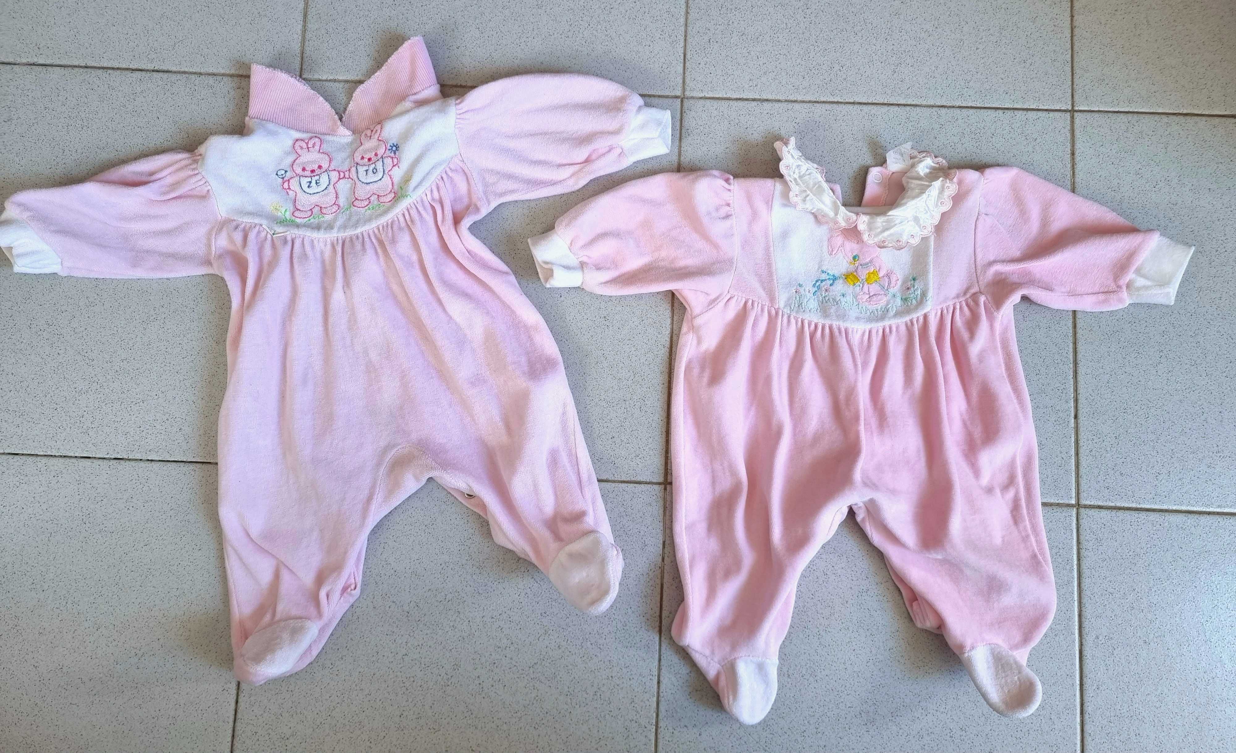 Conjunto de dois babygrows rosa com coelhinhos, 1 mês