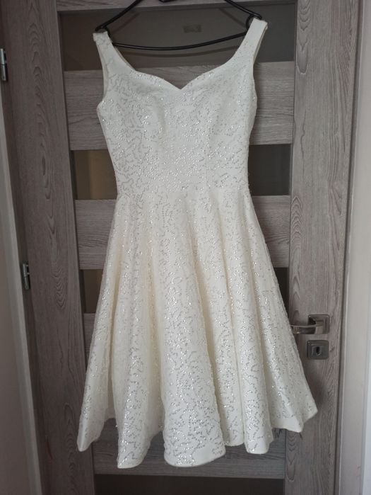 Sukienka ślubna wiązana