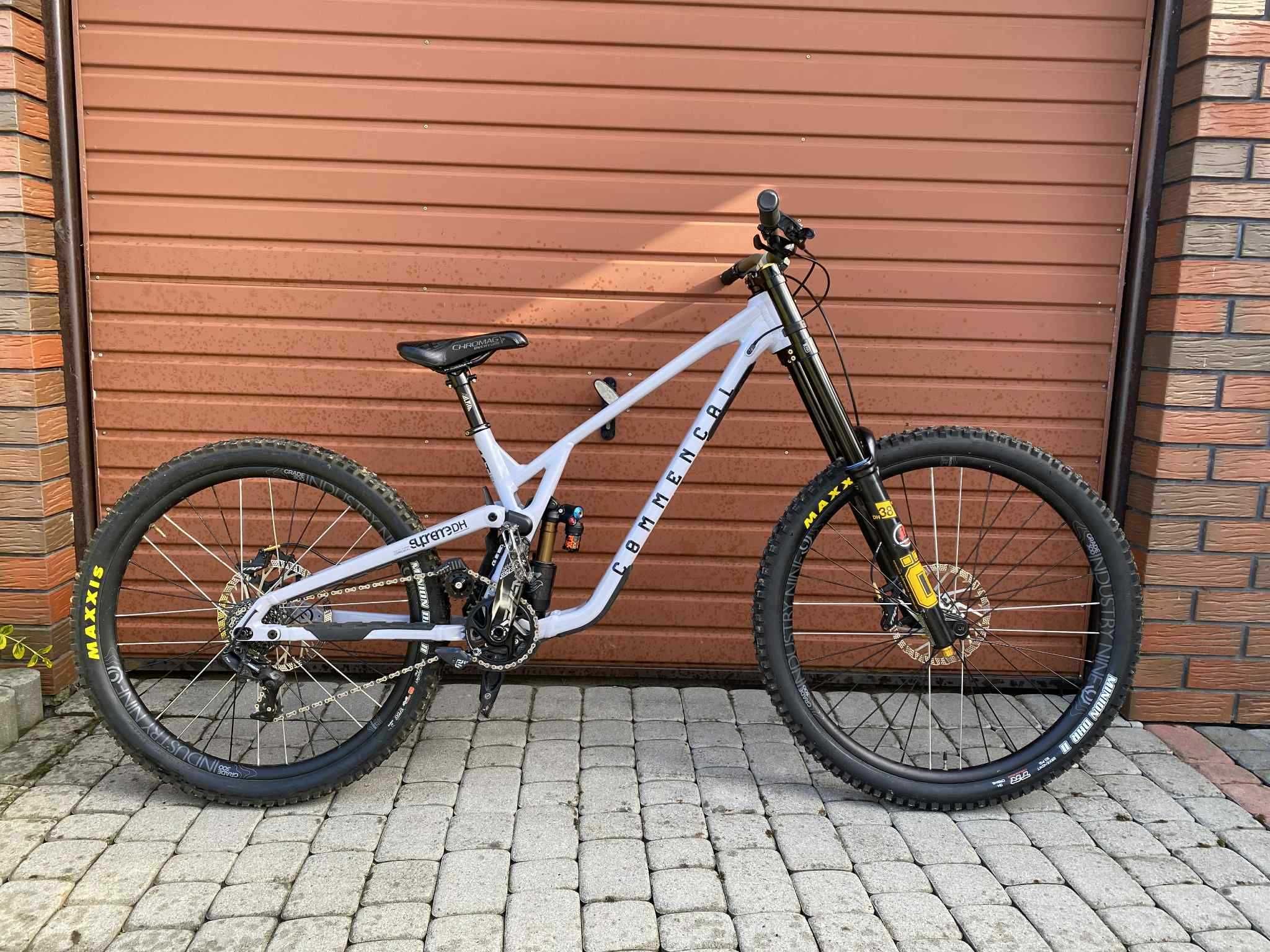 Commencal supreme v5 L