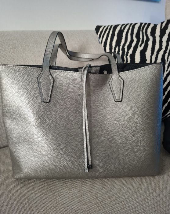 Guess torebka torba shopper na ramię srebrna czarna dwustronna
