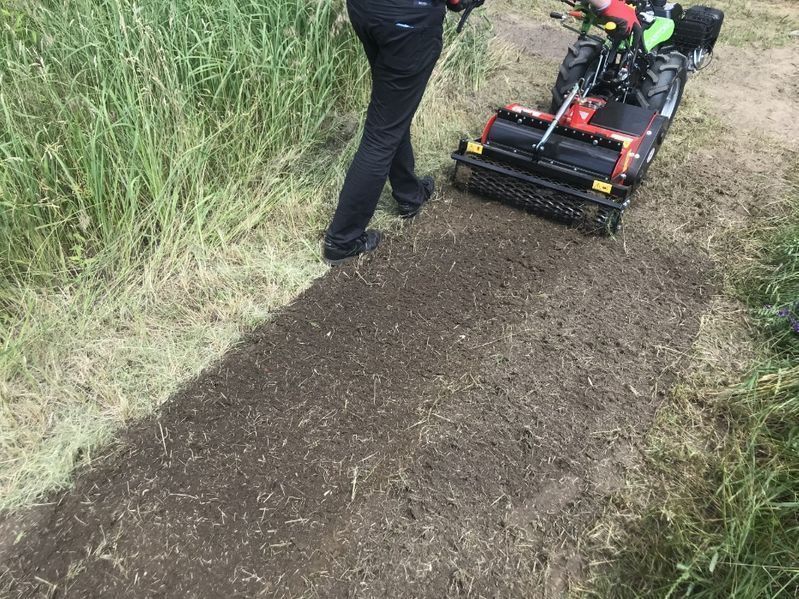 Traktor jednoosiowy + glebogryzarka separacyjna dla firm ogrodniczych